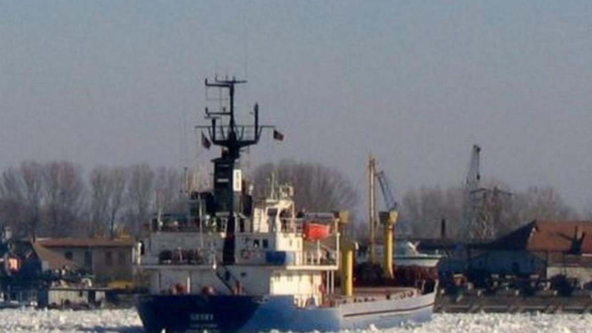 o nava care transporta sute de oameni de la tulcea la sulina lovita de un cargo