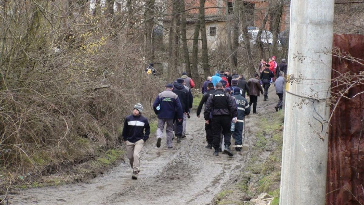 un baietel de 2 ani a disparut din fata casei familia crede ca a fost rapit