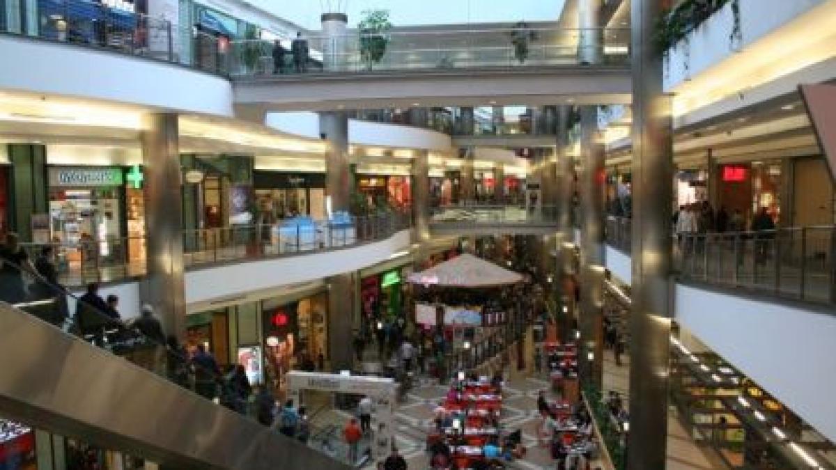 guvernul ungariei a luat o noua masura care a infuriat poporul ce se intampla cu toate magazinele