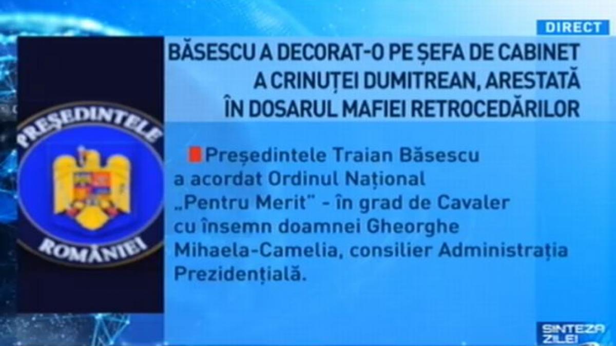 sinteza zilei basescu a decorat o pe sefa de cabinet a crinutei dumitrean