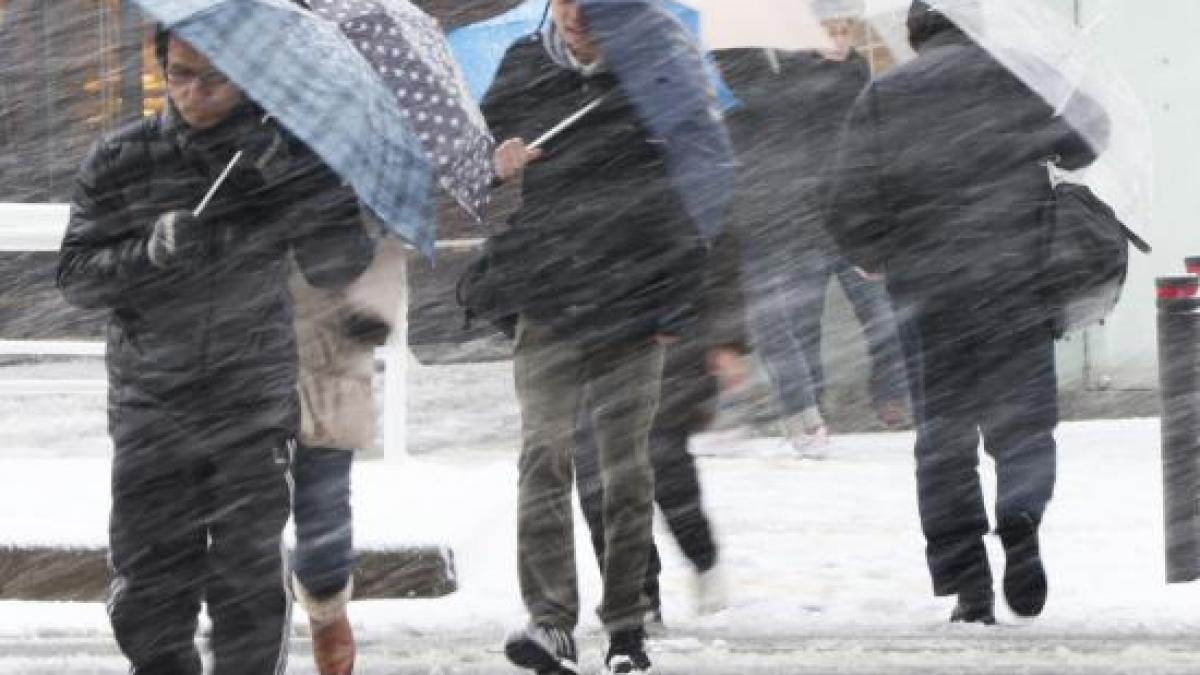 furtuni de zapada in japonia cel putin 11 morti si sute de locuitori izolati