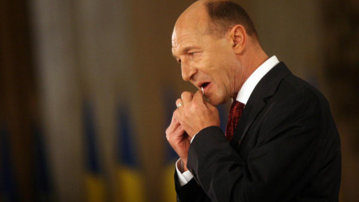 si basescu nu mai vine udrea i a intins degeaba covor rosu la intrarea in pmp fostul presedinte nu