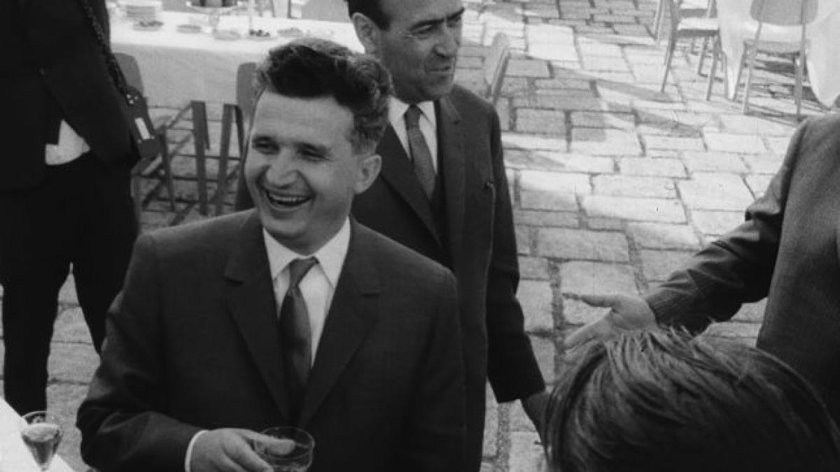 nu si ar fi imaginat vreodata ce avea sa i se intample ce facea nicolae ceausescu elena conducea