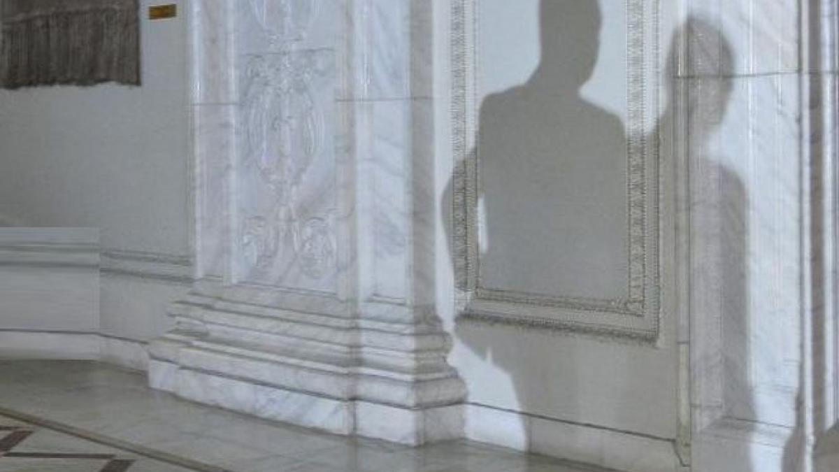 parlamentarii au plecat in vacanta de luni si se intorc la treaba in februarie sute de legi zac in