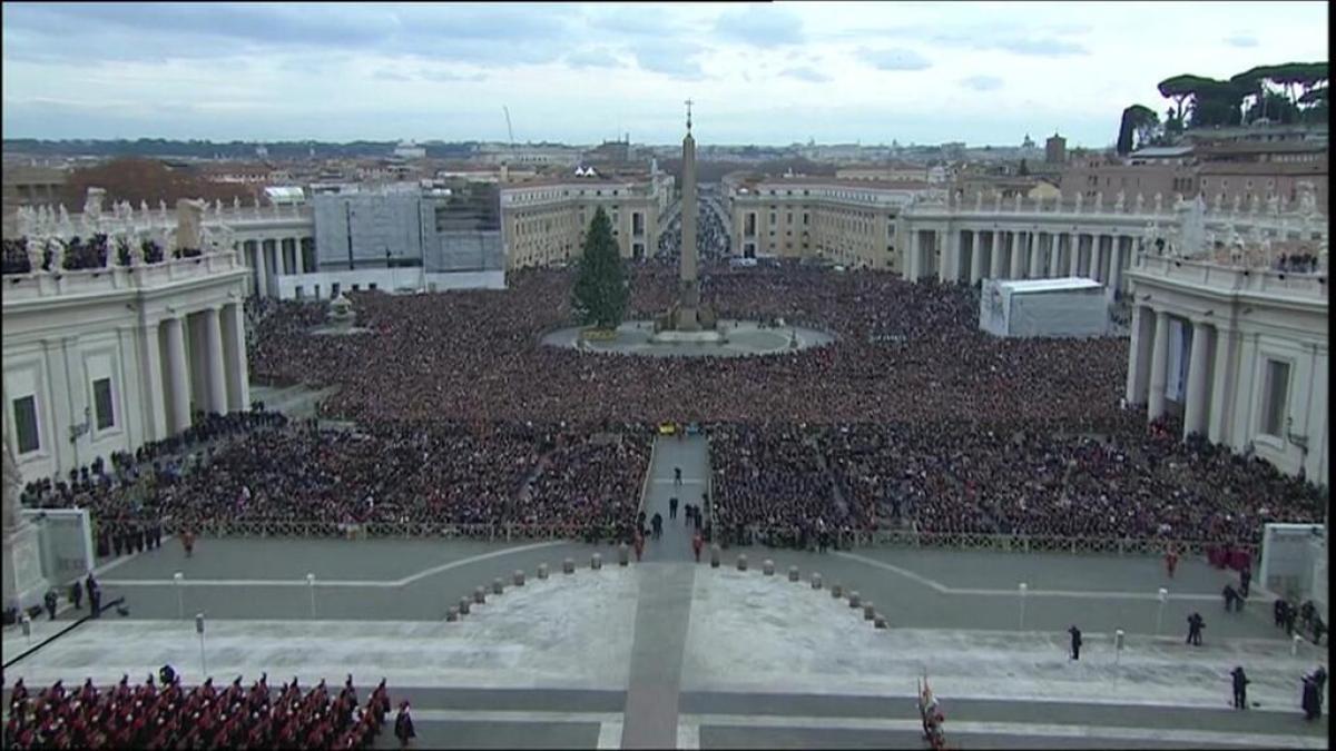 slujbe speciale dedicate nasterii mantuitorului la vatican si betleem mii de credinciosi au umplut