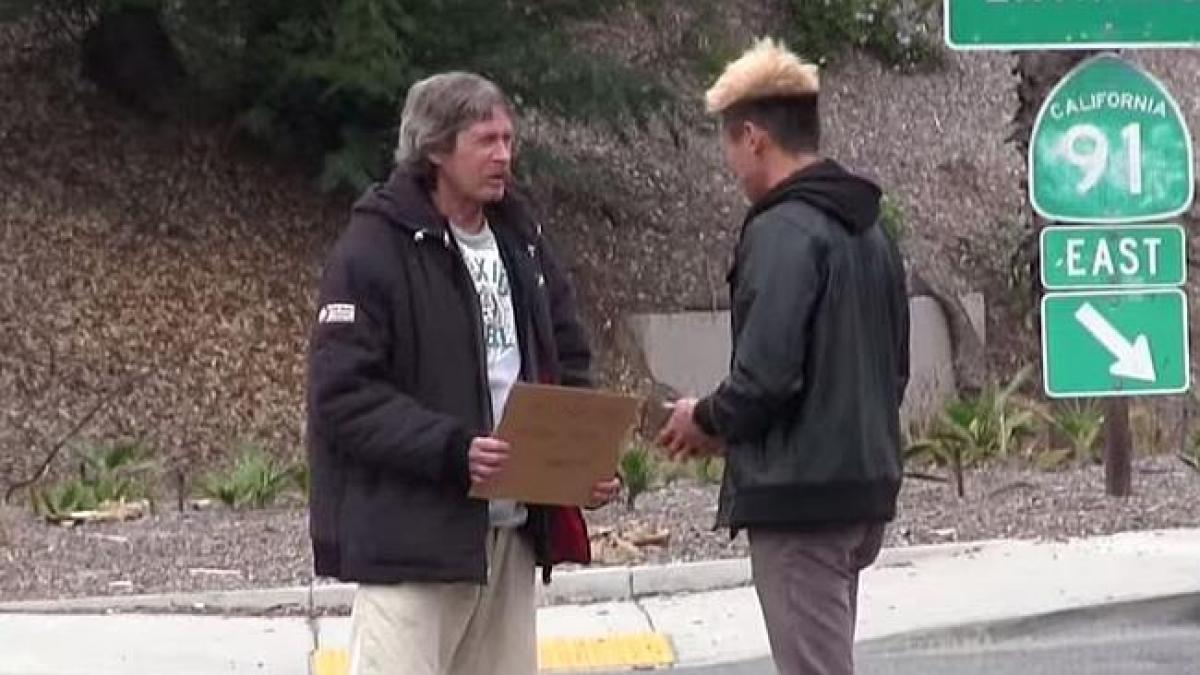 ce a facut acest cersetor cu 100 de dolari gestul sau a facut inconjurul lumii