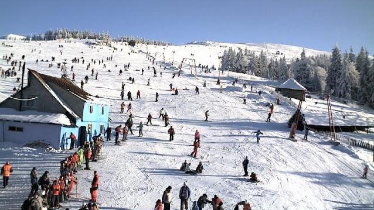 distractia e in toi pe partiile de la munte mii de turisti au umplut statiunile de pe valea prahovei