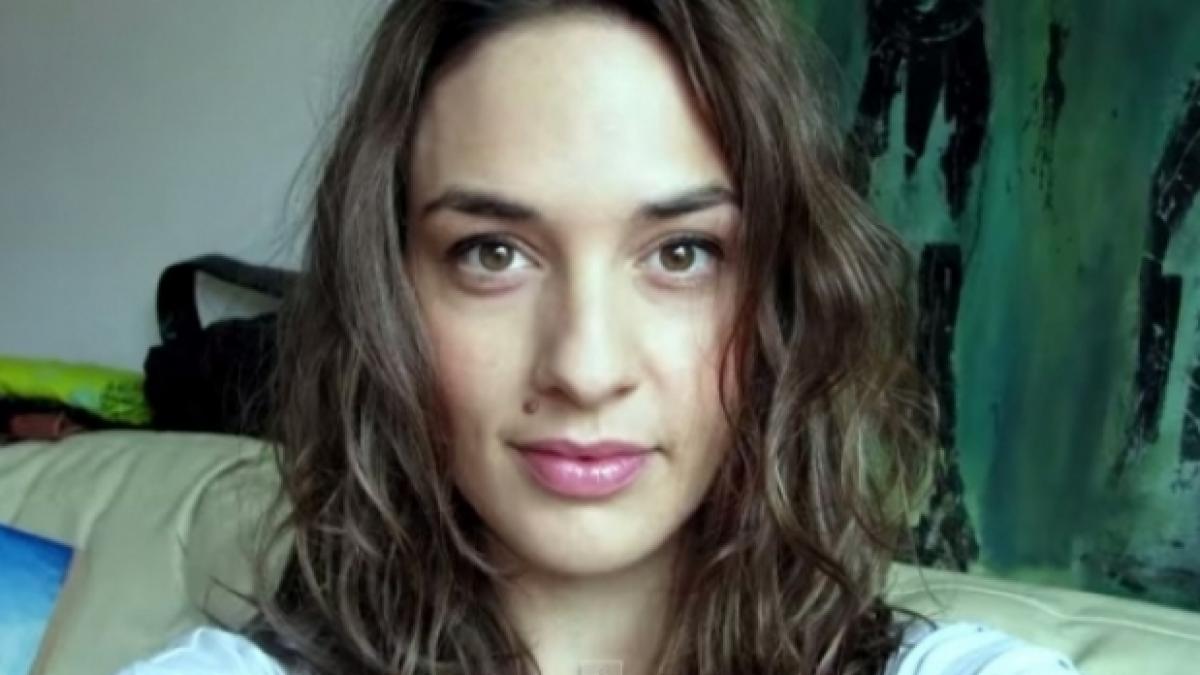 fata asta s a fotografiat zi de zi vreme de 1 an finalul este tragic