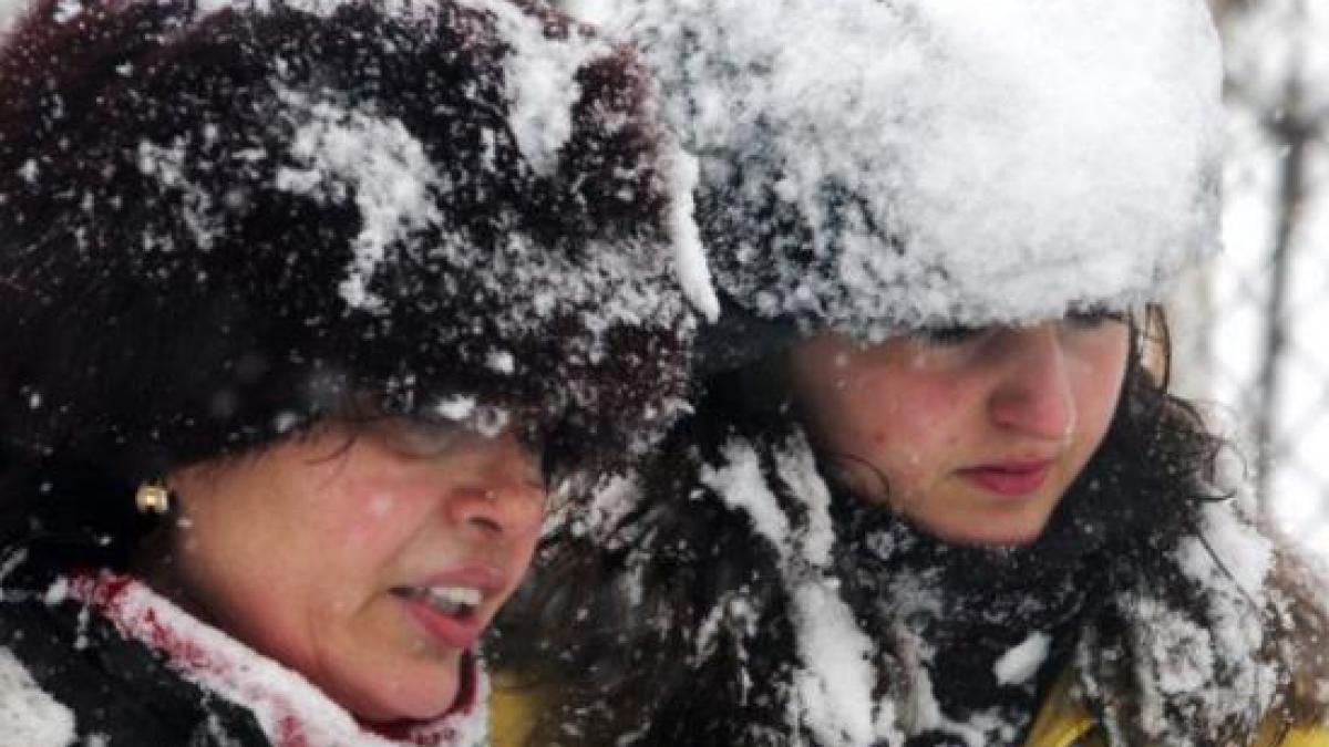 peste 200 de utilaje intervin cu material antiderapant in capitala