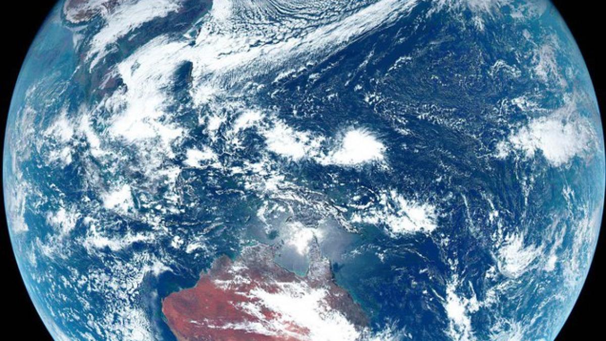 cum se vede de fapt planeta albastra din spatiu toate imaginile erau prelucrate