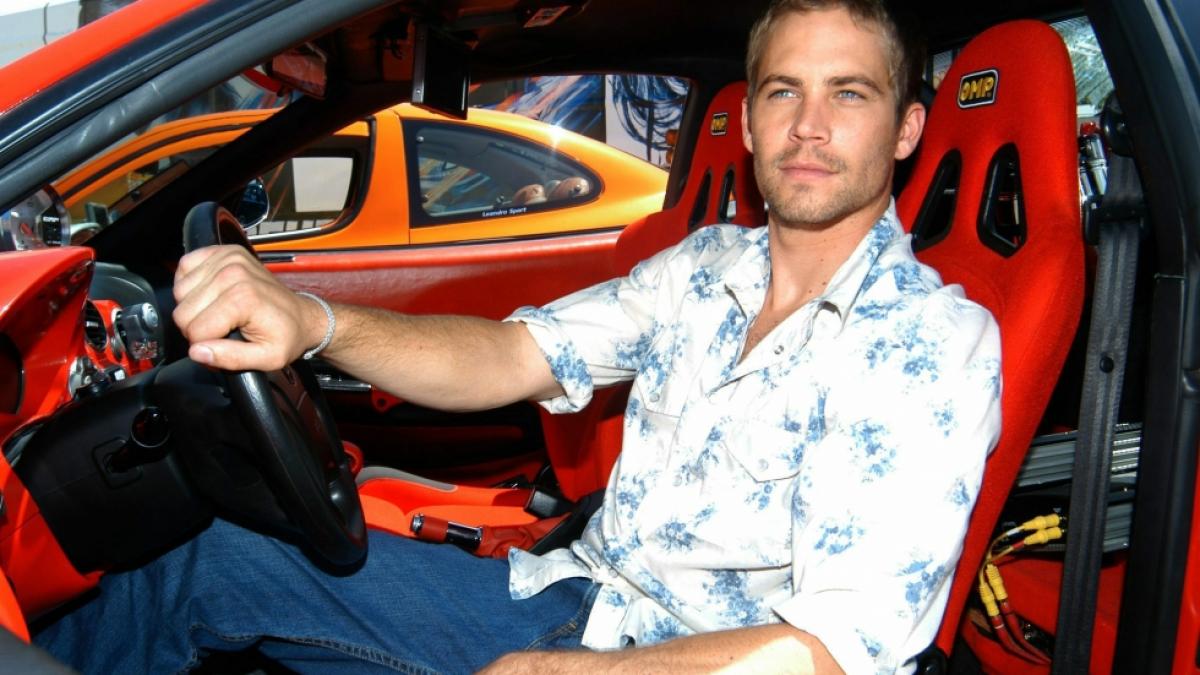 tatal lui paul walker cere 2 milioane de dolari de la familia soferului masinii in care a murit