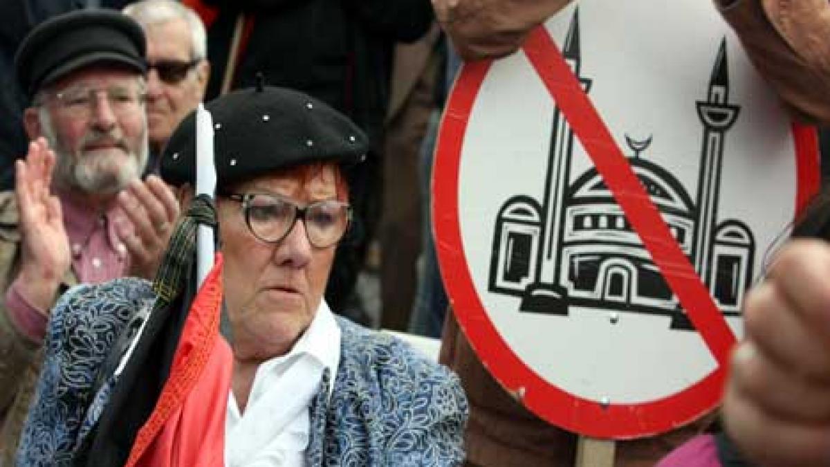 suedia peste 1 000 de persoane au manifestat contra islamofobiei