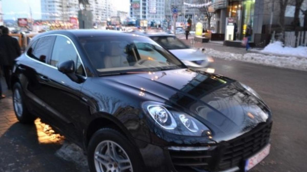 imaginile care nu mai au nevoie de niciun comentariu cine s a dat jos din acest bolid de 75 000 de