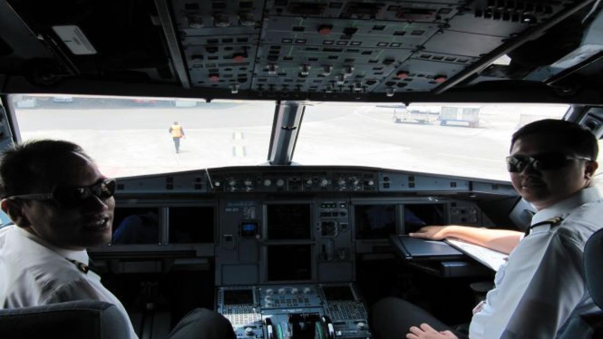 inainte de a urca la mansa toti pilotii indonezieni vor fi obligati sa participe la cursuri speciale