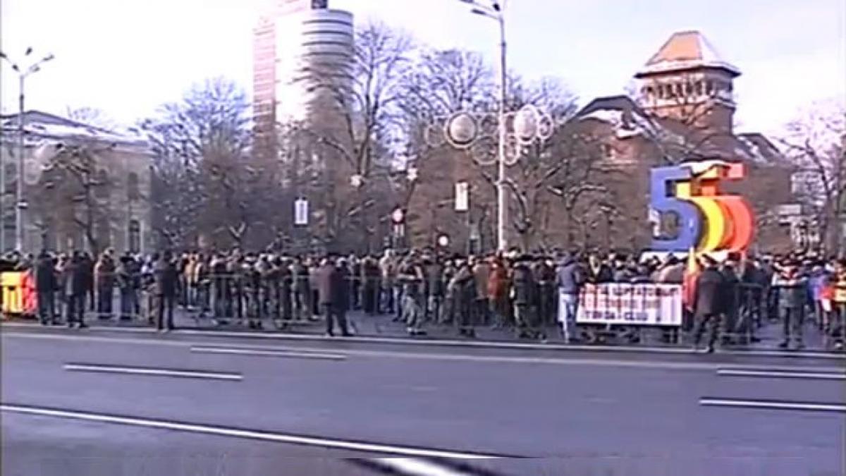 sute de revolutionari au protestat fata de obligativitatea obtinerii de noi certificate ponta cere