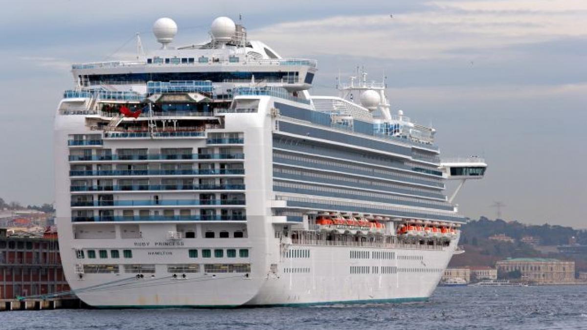 12 sirieni au fugit din tara lor cu stil s au imbarcat la bordul unui vas de croaziera apoi au