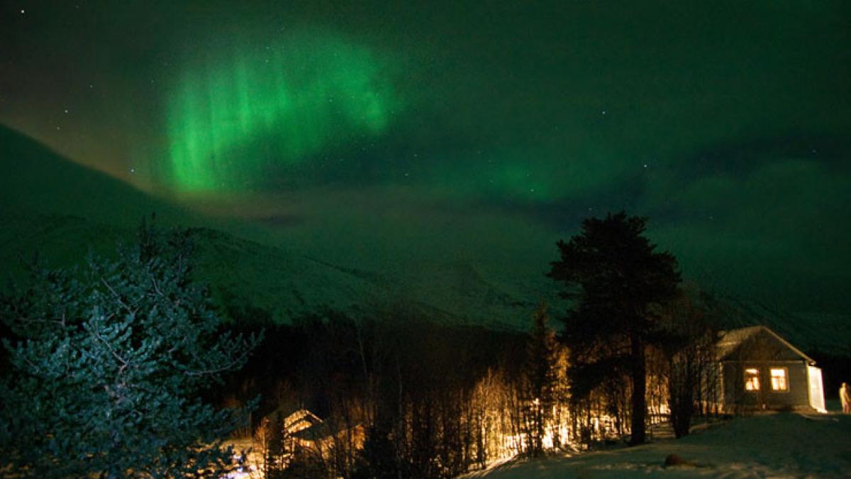 spectacol impresionant pe cerul rusiei aurora boreala surprinsa de un fotograf in murmansk