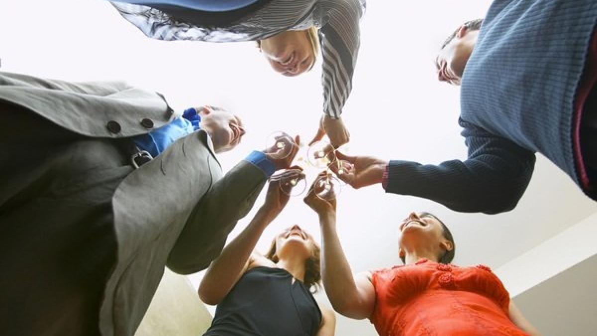 aproape doua milioane de romani sunt rasfatatii zilei de azi isi serbeaza ziua numelui de sf ioan