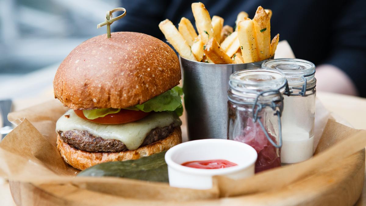 chelnerul a crezut ca i se face o farsa ce bacsis urias a primit de la un client care a consumat de