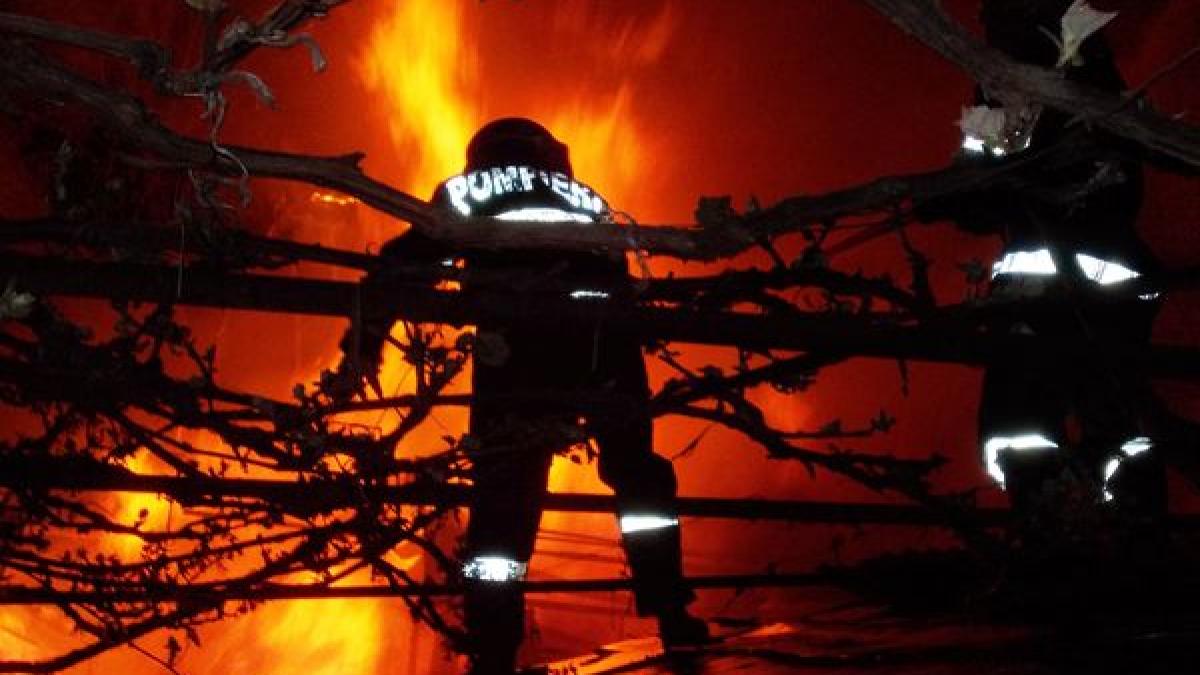 incendiu puternic la seminarul teologic din suceava