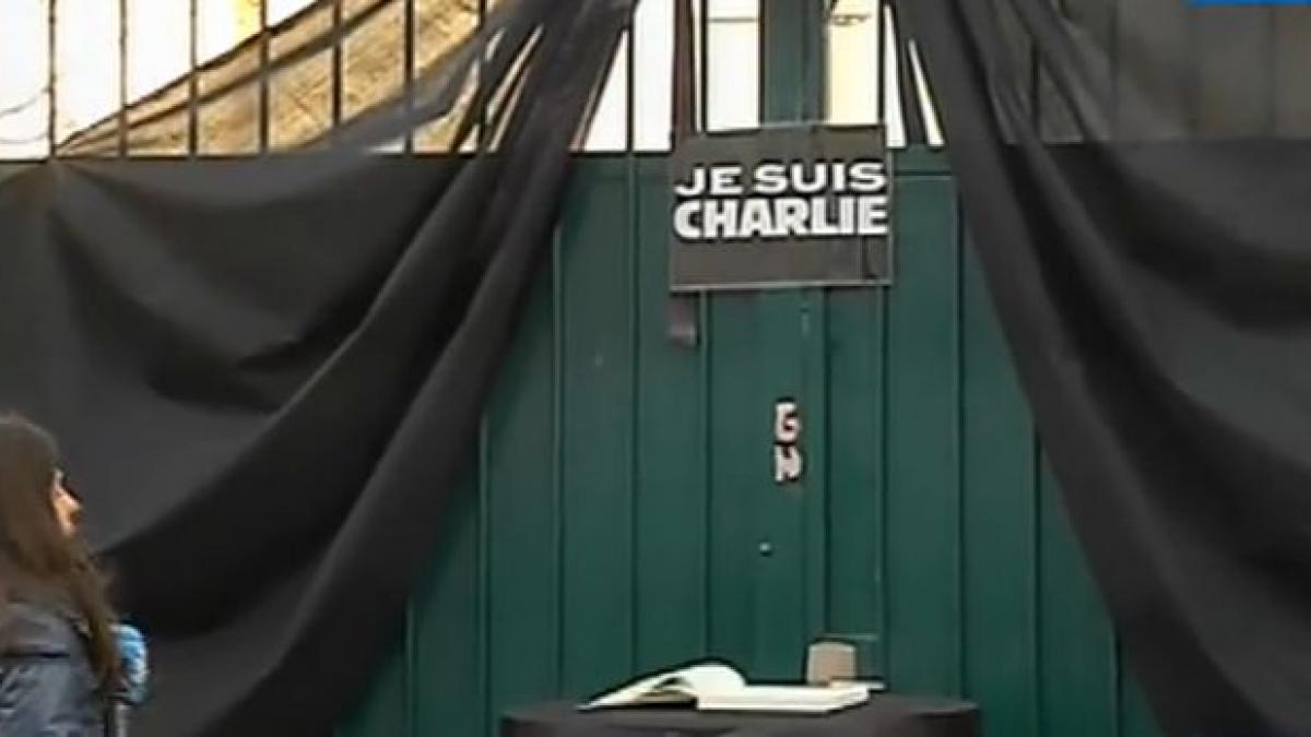 jesuischarlie doliu flori si lumanari la ambasada frantei din bucuresti