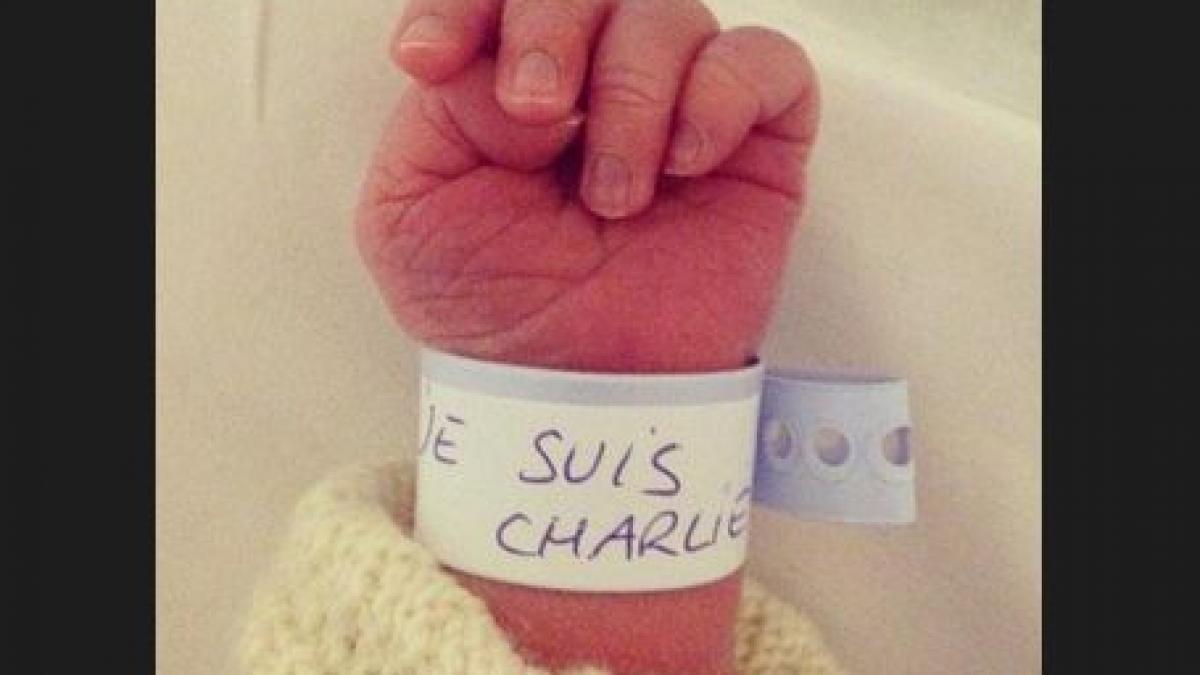 jesuischarlie ecoul care uneste lumea imaginea care arata puterea oamenilor in situatii grele