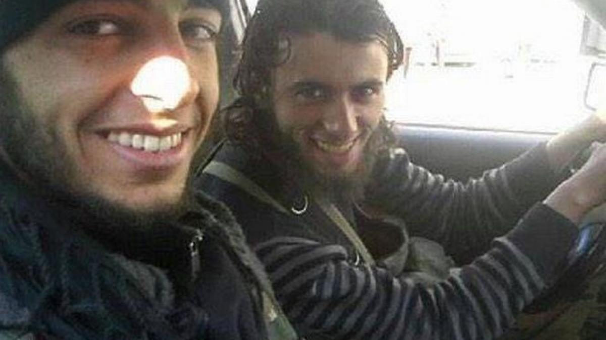 doi copii veseli simpatici care nu au ridicat niciun fel de probleme atacatorii de la charlie hebdo