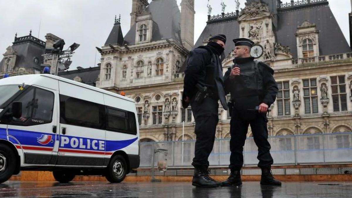 un oficial francez sustine ca situatia din paris seamana cu un atac impotriva frantei
