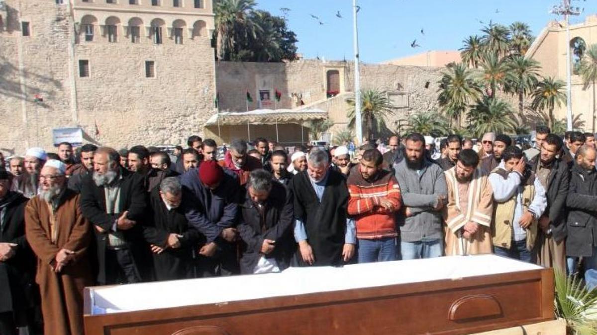 dublut atentat sinucigas la o cafenea din tripoli