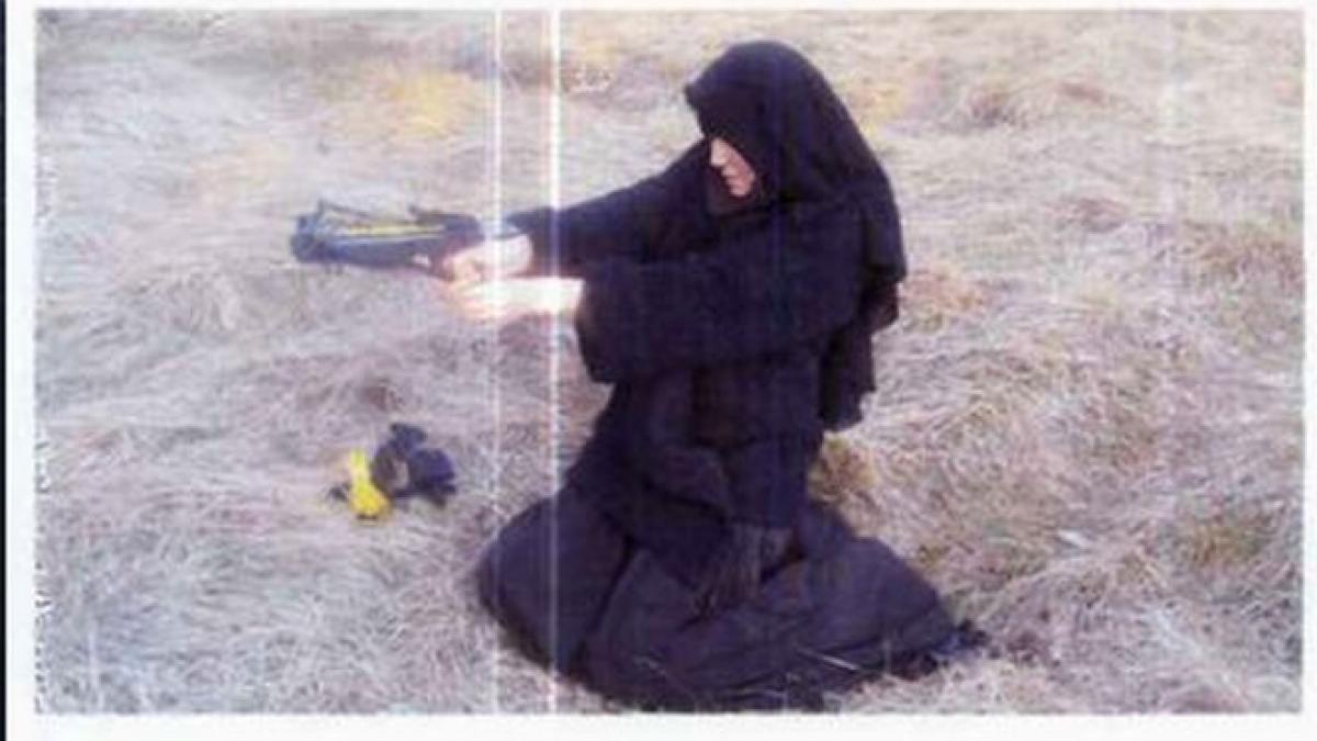 politia franceza ramane in alerta hayat boumedienne tanara care l a ajutat pe autorul atacului de