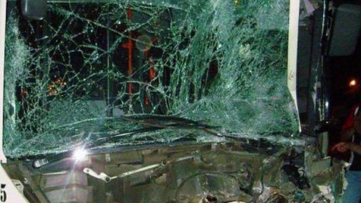 un autobuz cu 25 de pasageri s a rasturnat in judetul brasov