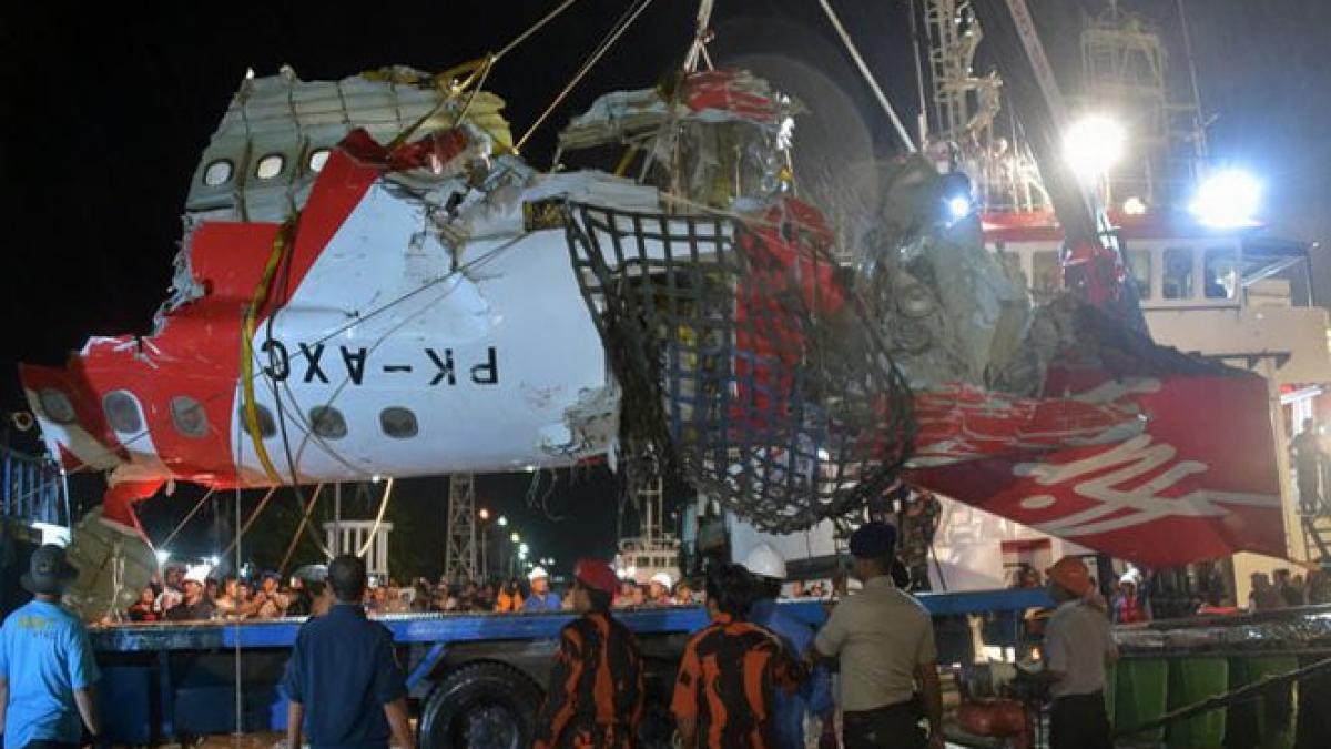 avionul airasia a explodat inainte de impactul cu apa