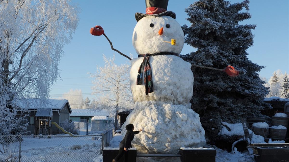 ce au facut mai multi tineri cu peste doua tone de zapada este urias