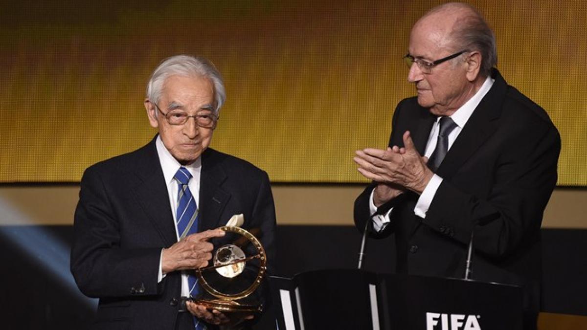 premiul presedintelui fifa a fost acordat jurnalistului japonez hiroshi kagawa