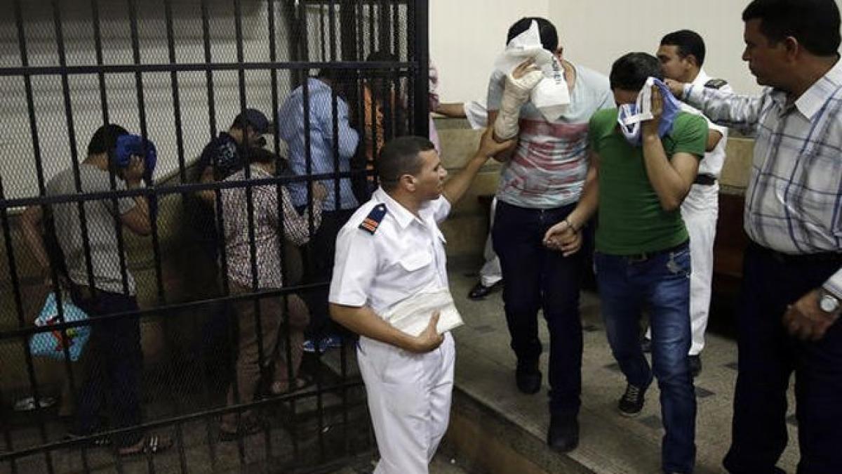 un tribunal egiptean a eliberat 26 de homosexuali