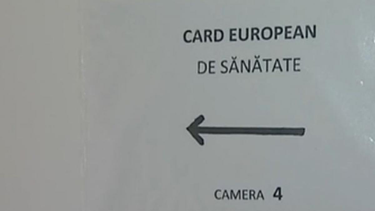coada la cardul national de sanatate romanii s au speriat ca nu vor mai primi servicii fara card