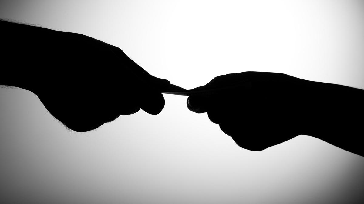 100 de minute o consiliera a ministerului de interne acuzata de coruptie