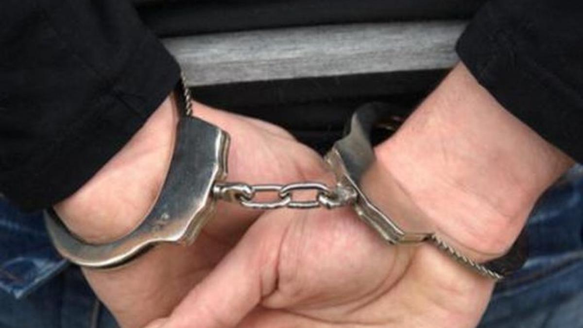 impuscaturi intr un bar din targu ocna un tanar a fost arestat dupa ce a tras cu un pistol cand i s