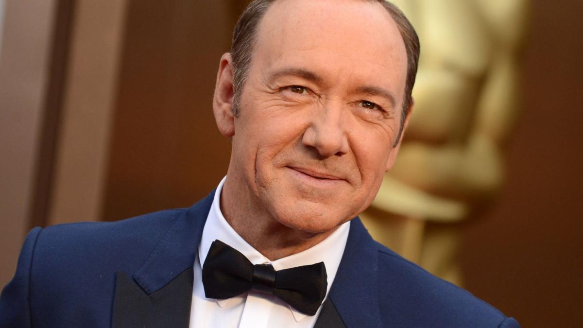 sinteza zilei kevin spacey cel mai emotionant discurs la glorburile de aur