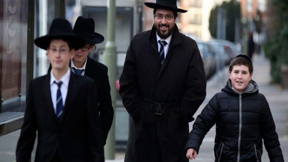 creste antisemitismul european unul din opt britanici spune ca evreii se folosesc de holocaust