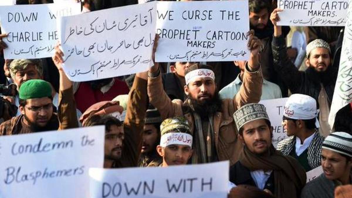 moarte blasfematorilor musulmanii din intreaga lume protesteaza fata de ultimul numar charlie hebdo