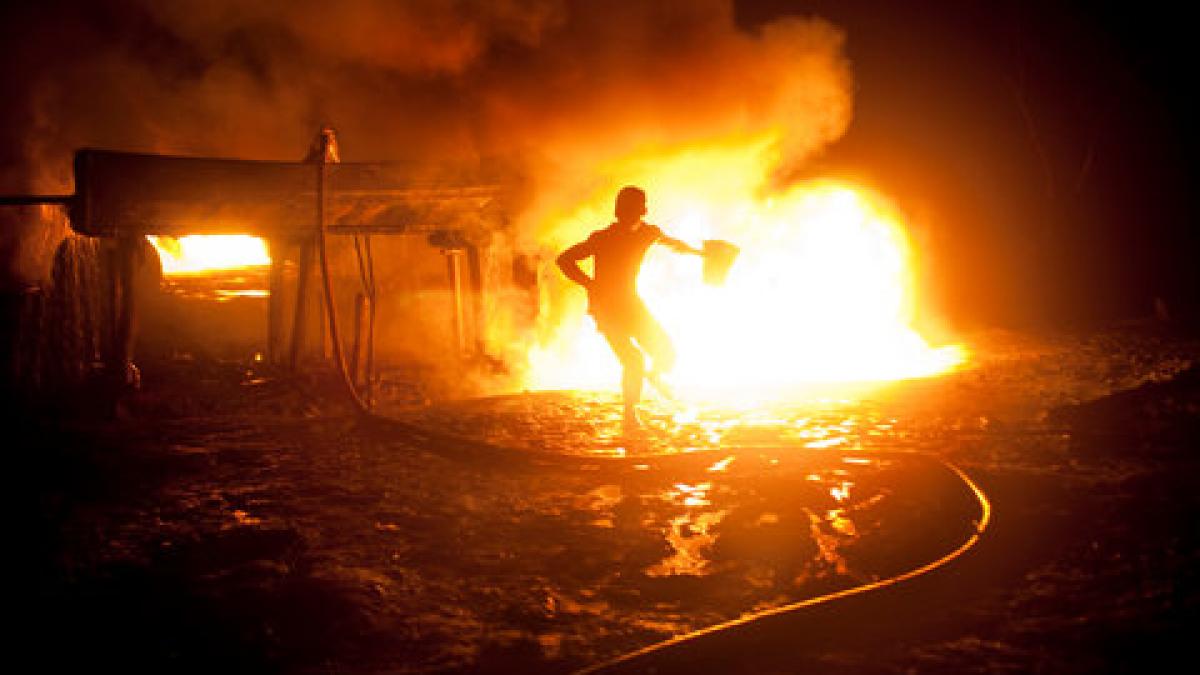 peste patruzeci de biserici si mai multe restaurante si hoteluri au fost incendiate in niger in
