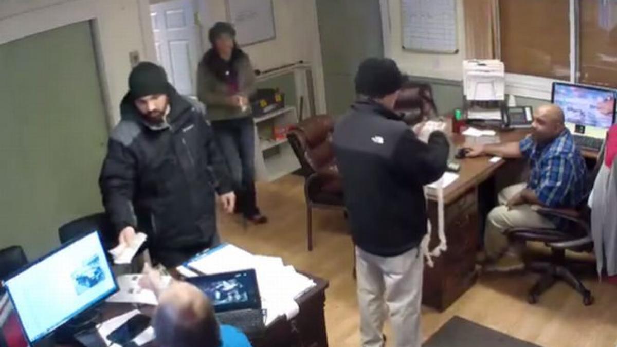 victima a rautatii unor oameni incurajat de bunatatea altor oameni cum a castigat un american peste