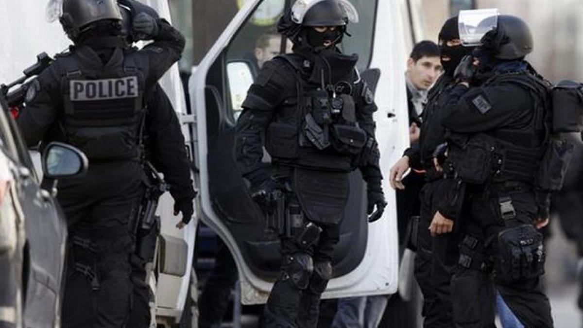 5 rusi au fost arestati in franta pentru ca planuiau un atac terorist