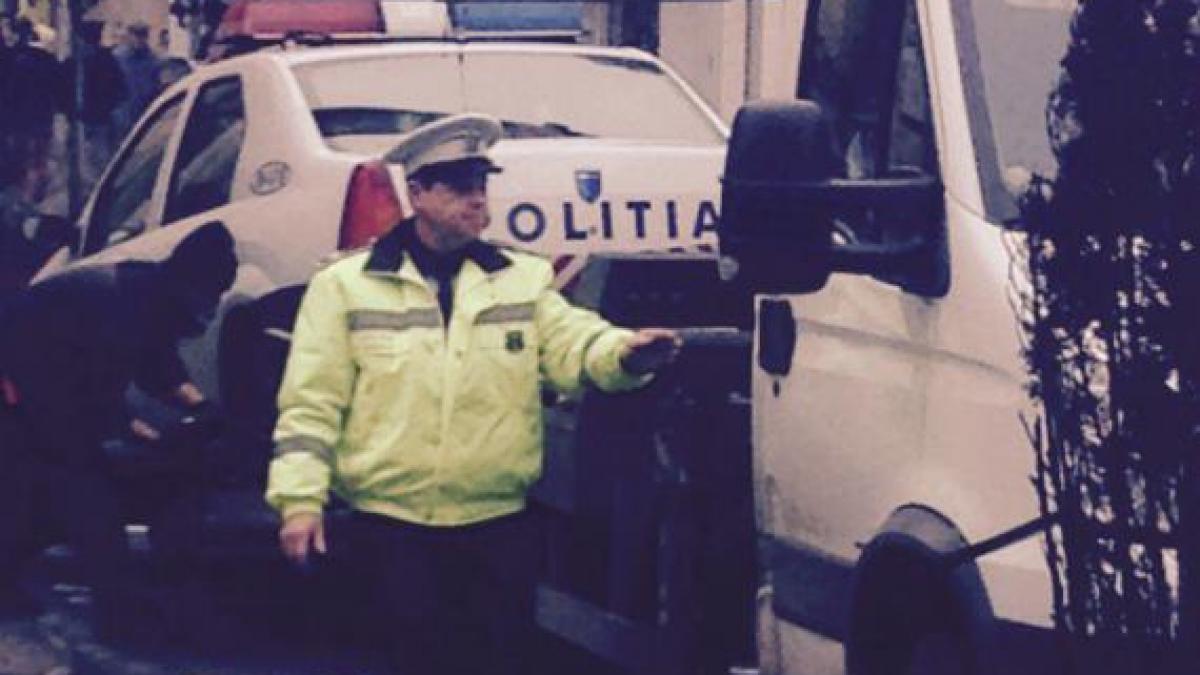 imagini racoritoare pentru soferi masina politiei ridicata de serviciul parcari din oradea