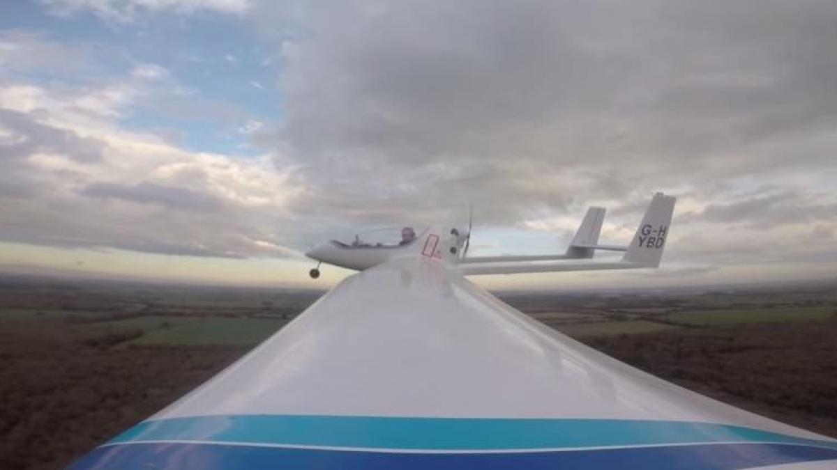 primul avion din lume propulsat de un motor hibrid a fost testat cu succes