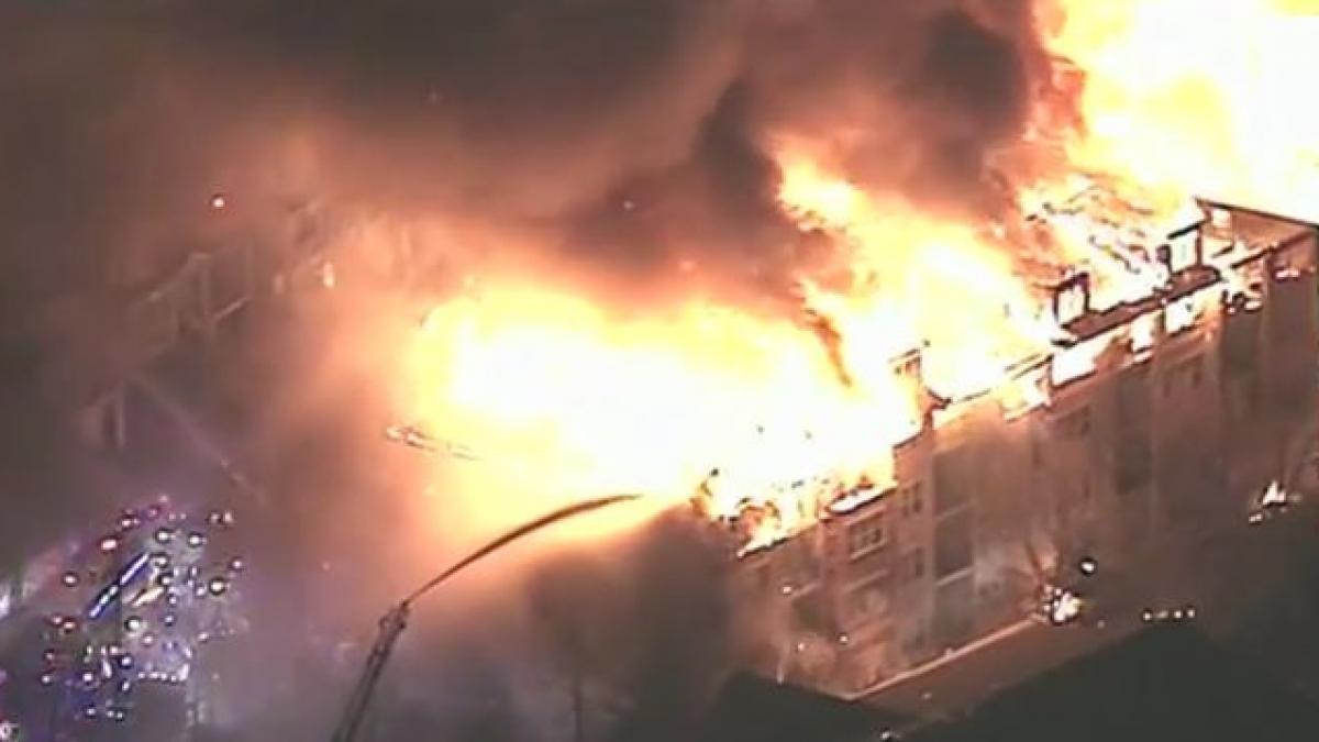 incendiu puternic la new jersey zeci de pompieri au luptat cu flacarile timp de sapte ore video