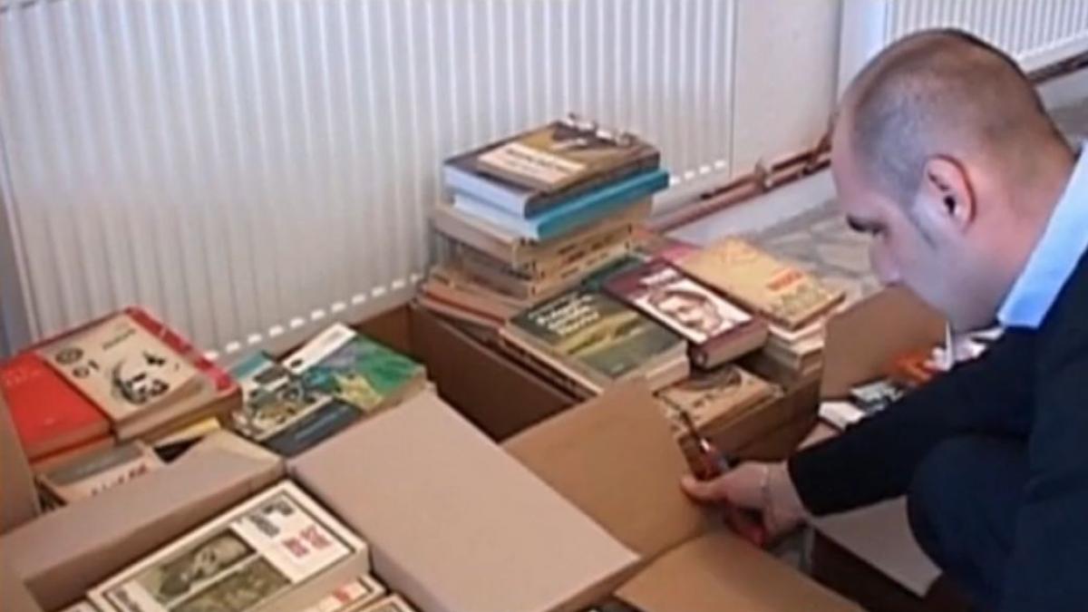 antena 3 a donat peste 2 000 de carti bibliotecii municipale resita bibliotecara ne bucuram ca