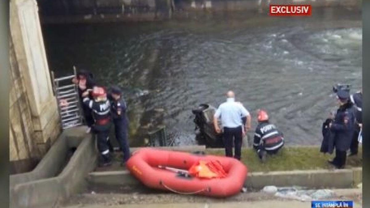 operatiune dramatica de salvare dupa ce o masina a plonjat in raul dambovita