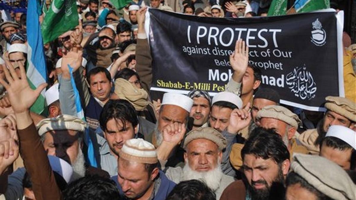 mii de persoane au manifestat din nou in pakistan impotriva charlie hebdo